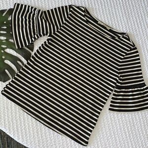 Ellison Black & White Ruffle sleeve top size small